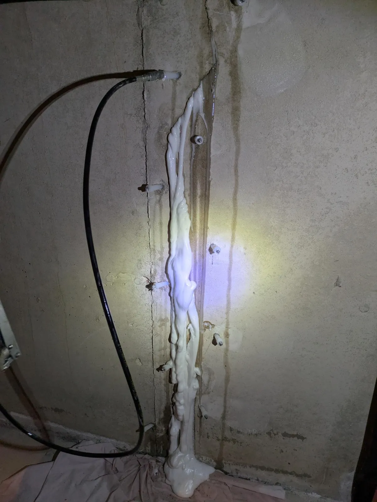 Concrete crack waterproofing injection repair